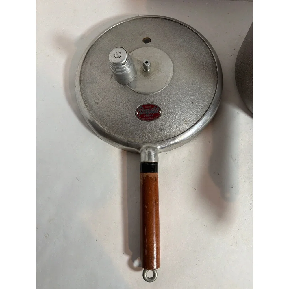 Vintage Presto Pressure Cooker 4 Qt Model 40 Cast Aluminum Wood Handles 46-6